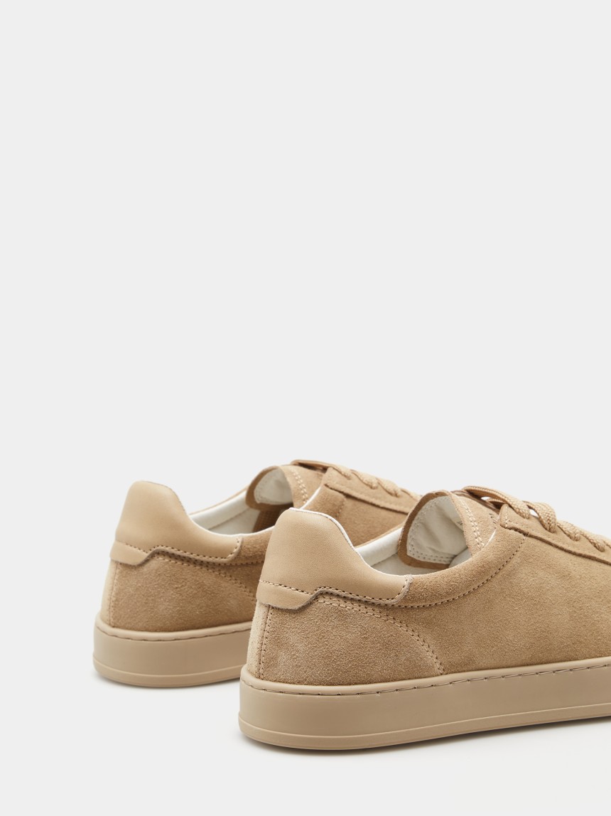 Sapatilhas em camur�a