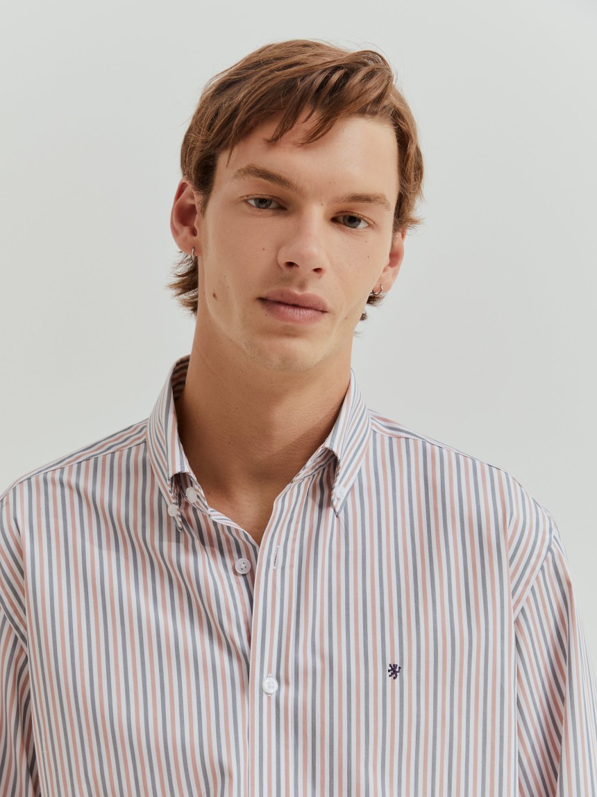 Camisa regular fit �s riscas