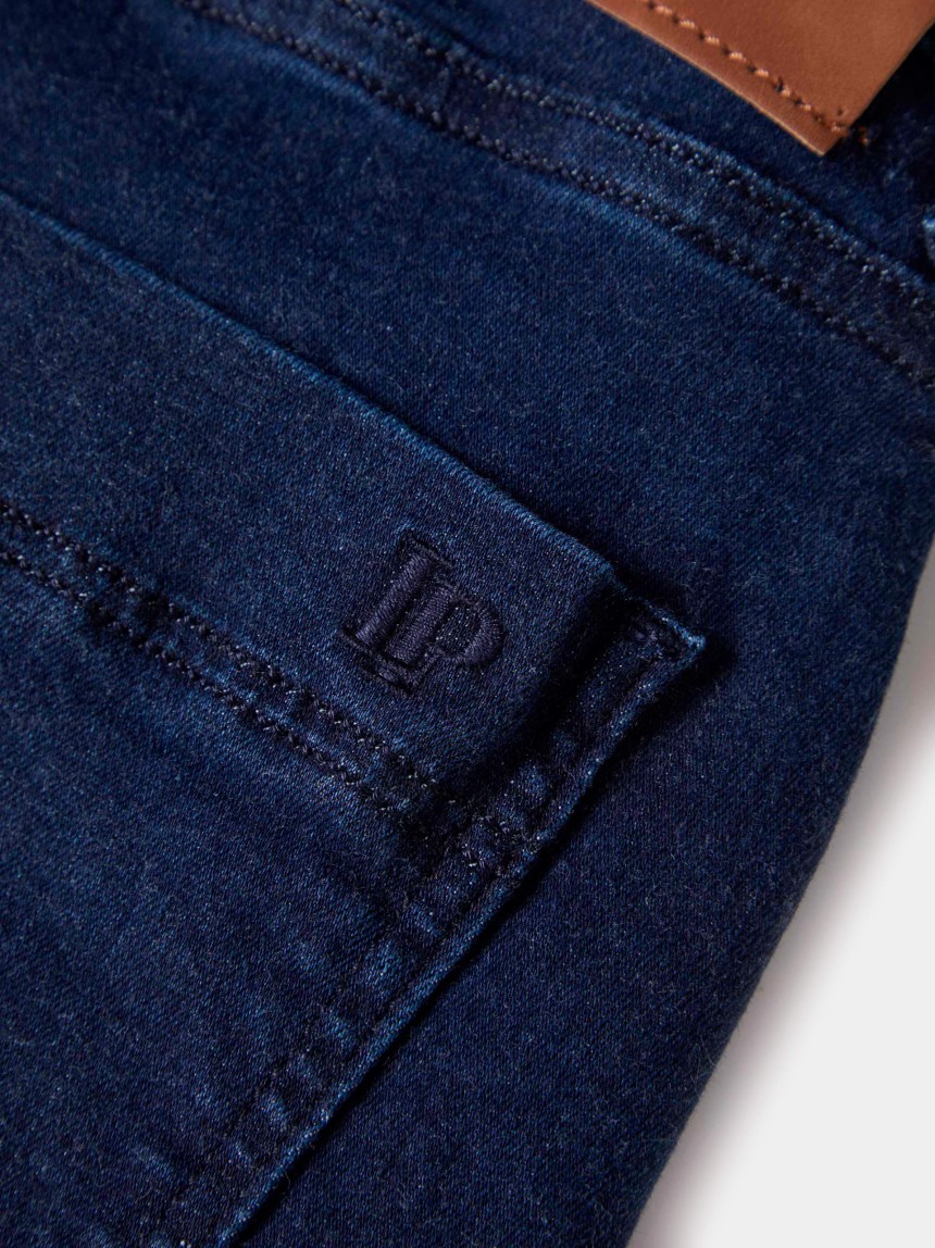 Straight-leg jeans