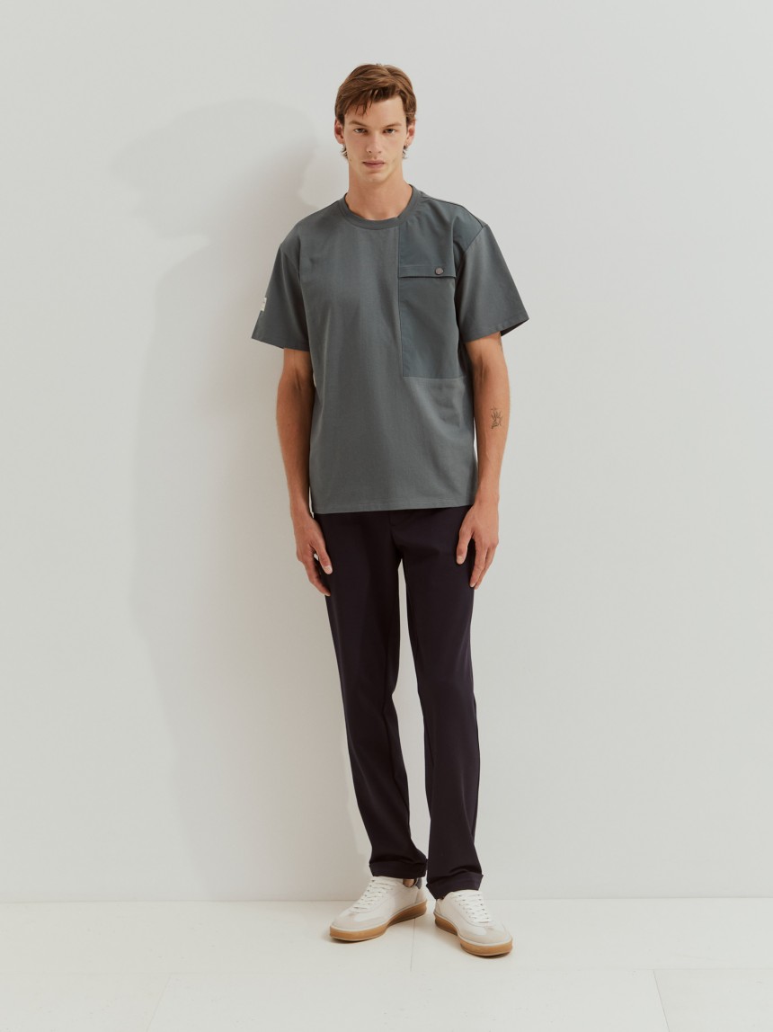 T-shirt com bolso