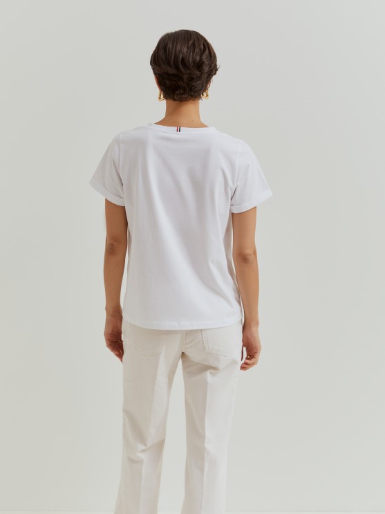 T-shirt com bordado