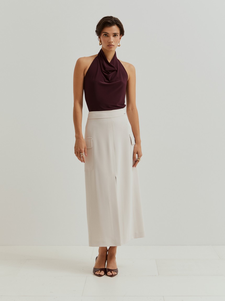 Saia midi com bolsos