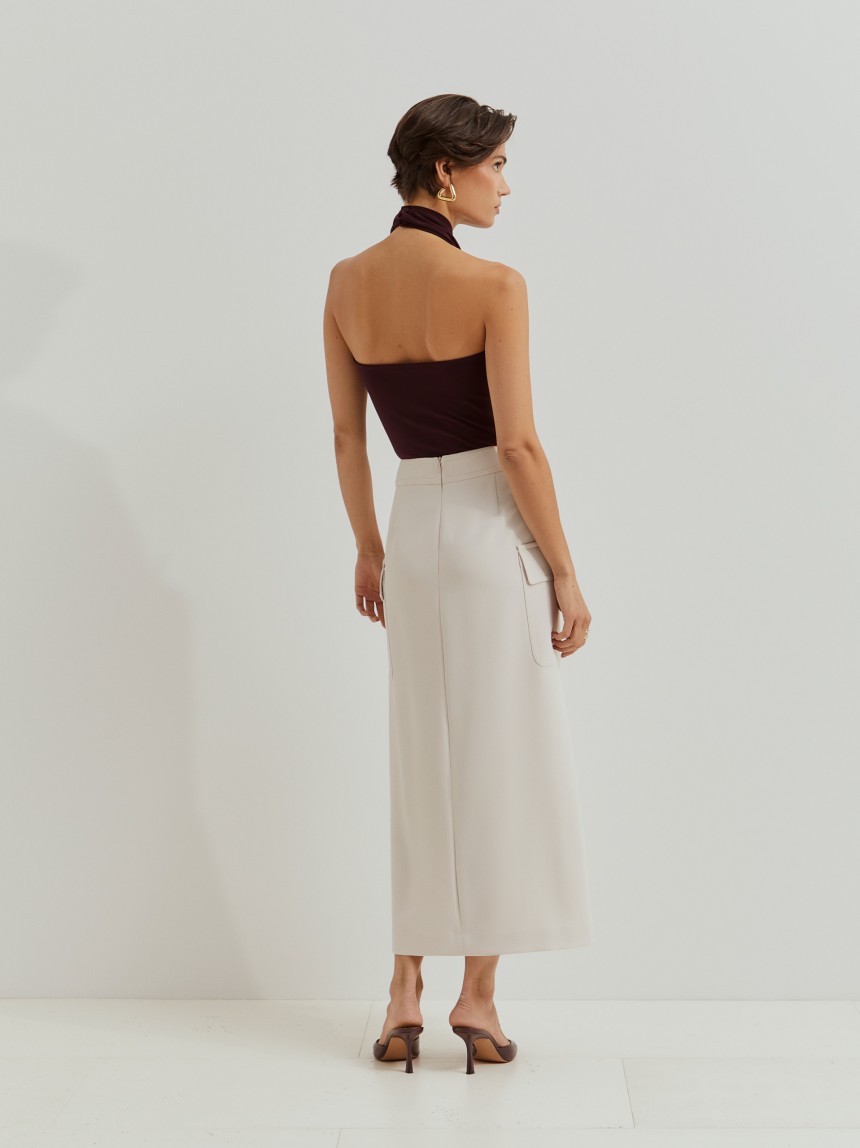 Saia midi com bolsos