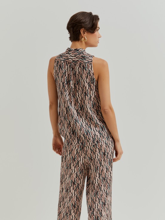 Sleeveless printed blouse