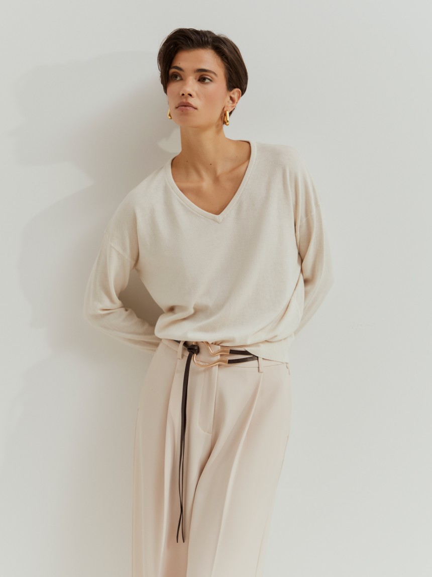 V-neck pullover