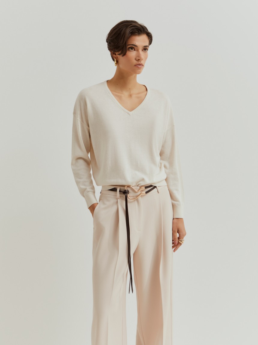V-neck pullover
