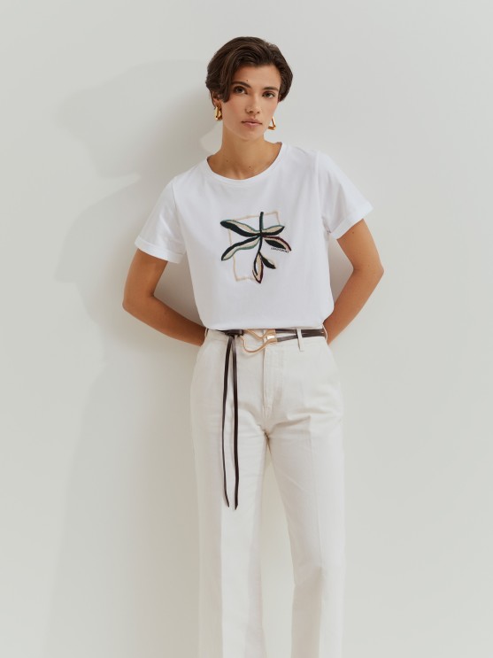 T-shirt com bordado