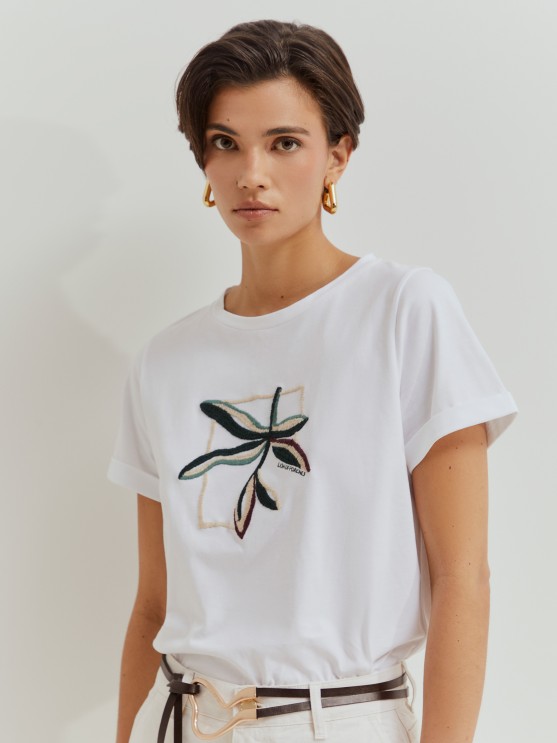 T-shirt com bordado