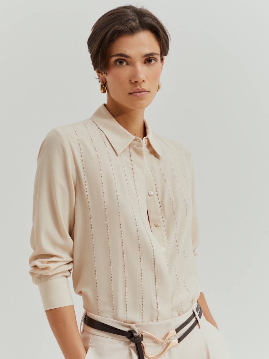 Camisa com bordado ingl�s