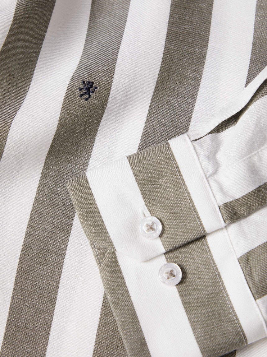 Camisa slim fit em liocel e linho