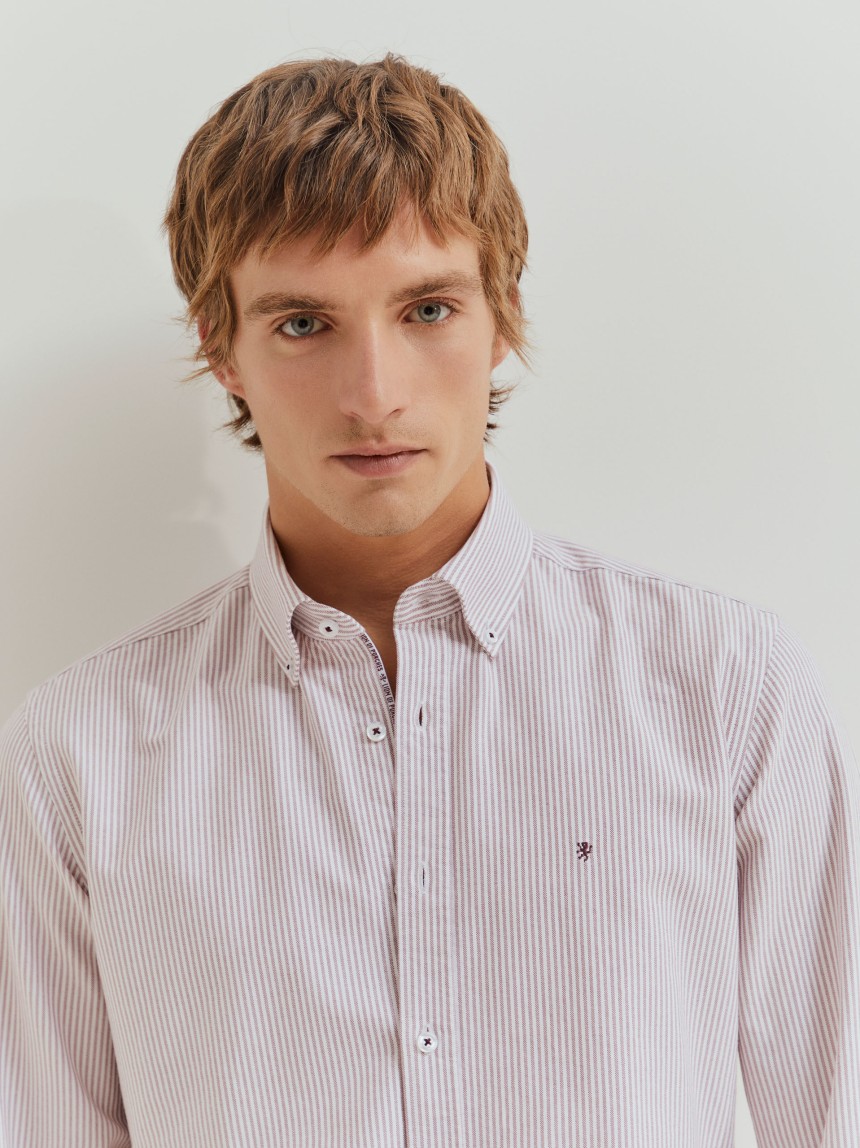 Camisa slim fit �s riscas