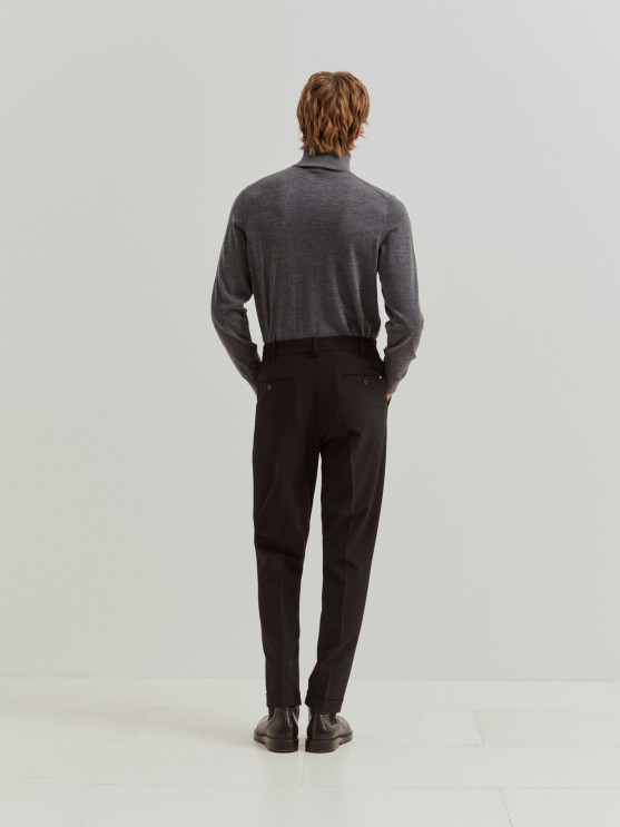 Pantaln regular fit con pinzas