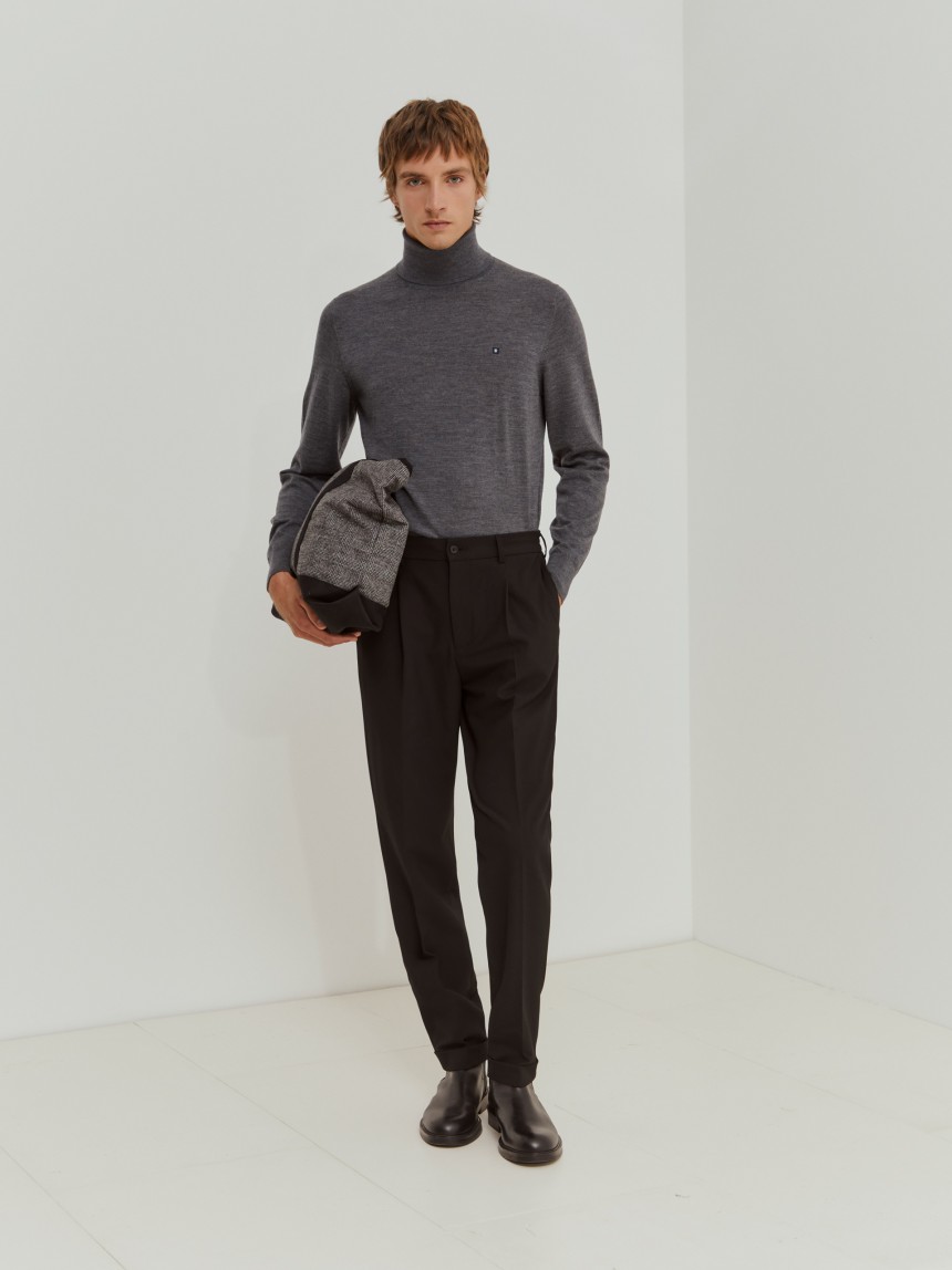 Cal�as regular fit com pregas