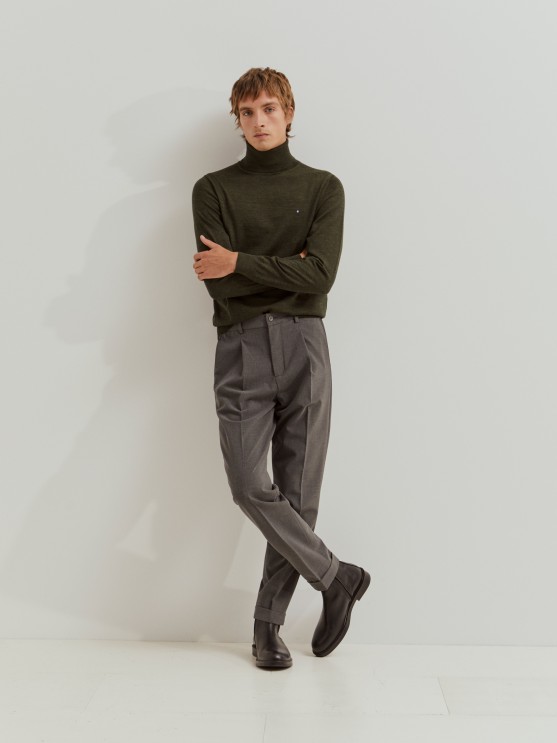 Pantaln regular fit con pinzas