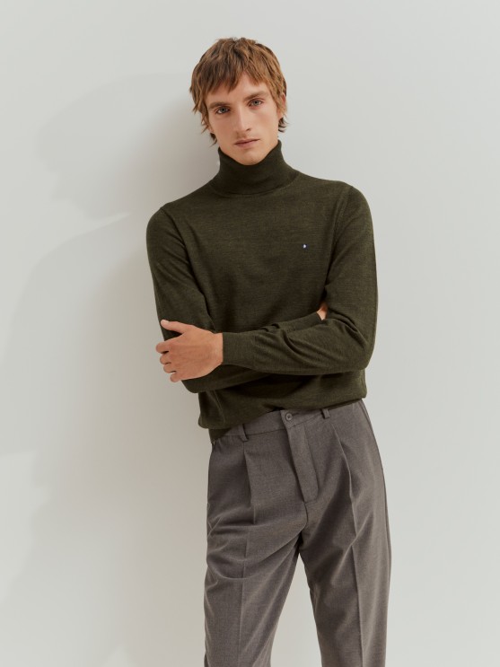 Pantaln regular fit con pinzas