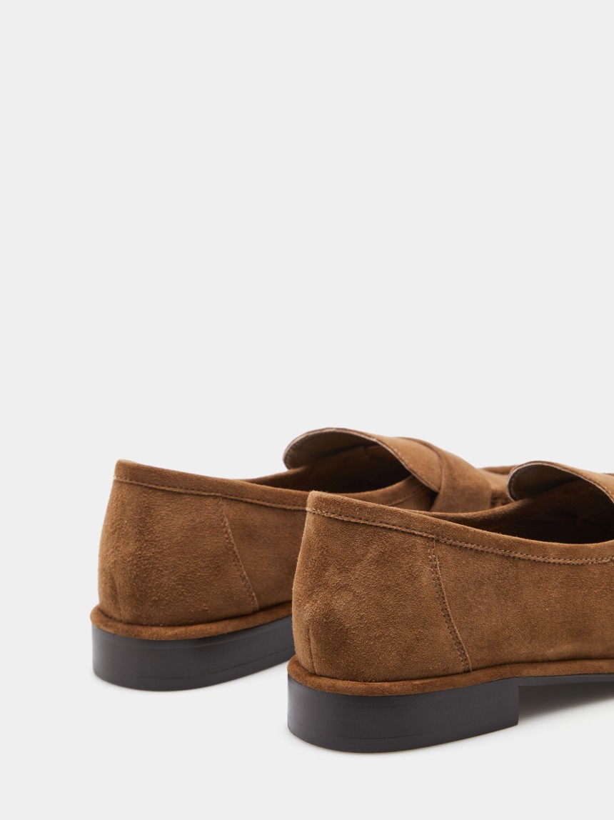 Loafers em camur�a
