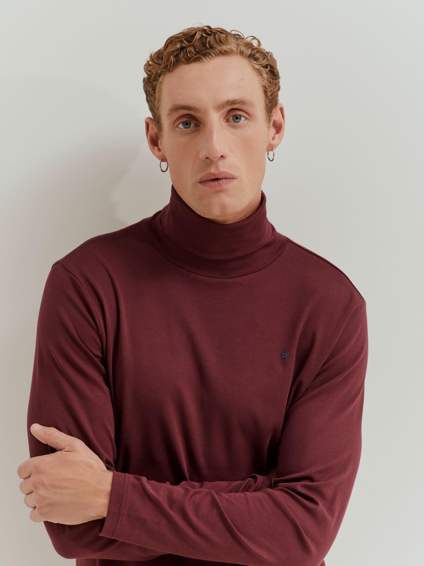 Camisola básica de gola alta