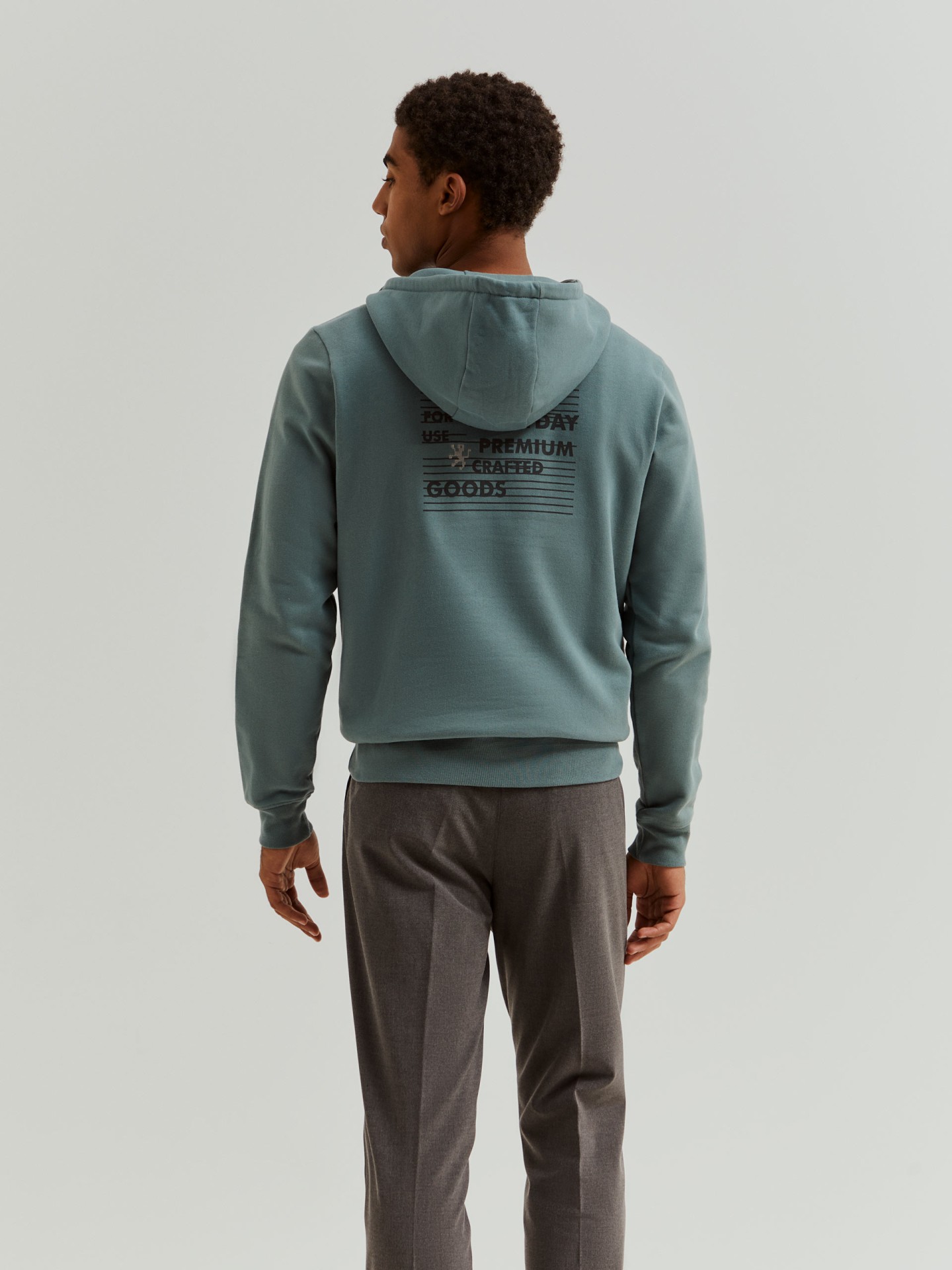 Sweater com capuz