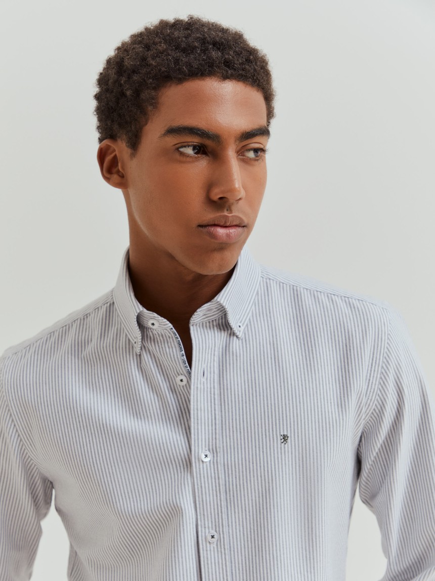 Camisa slim fit �s riscas