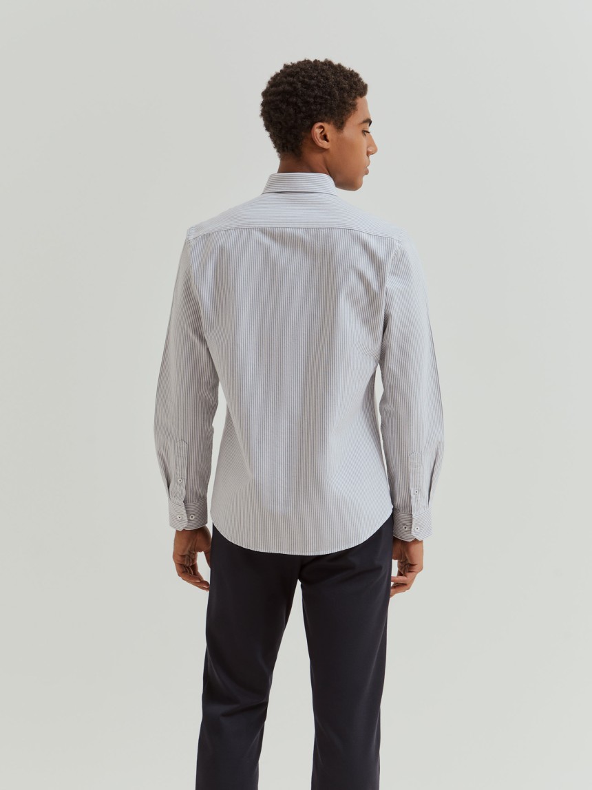 Camisa slim fit �s riscas
