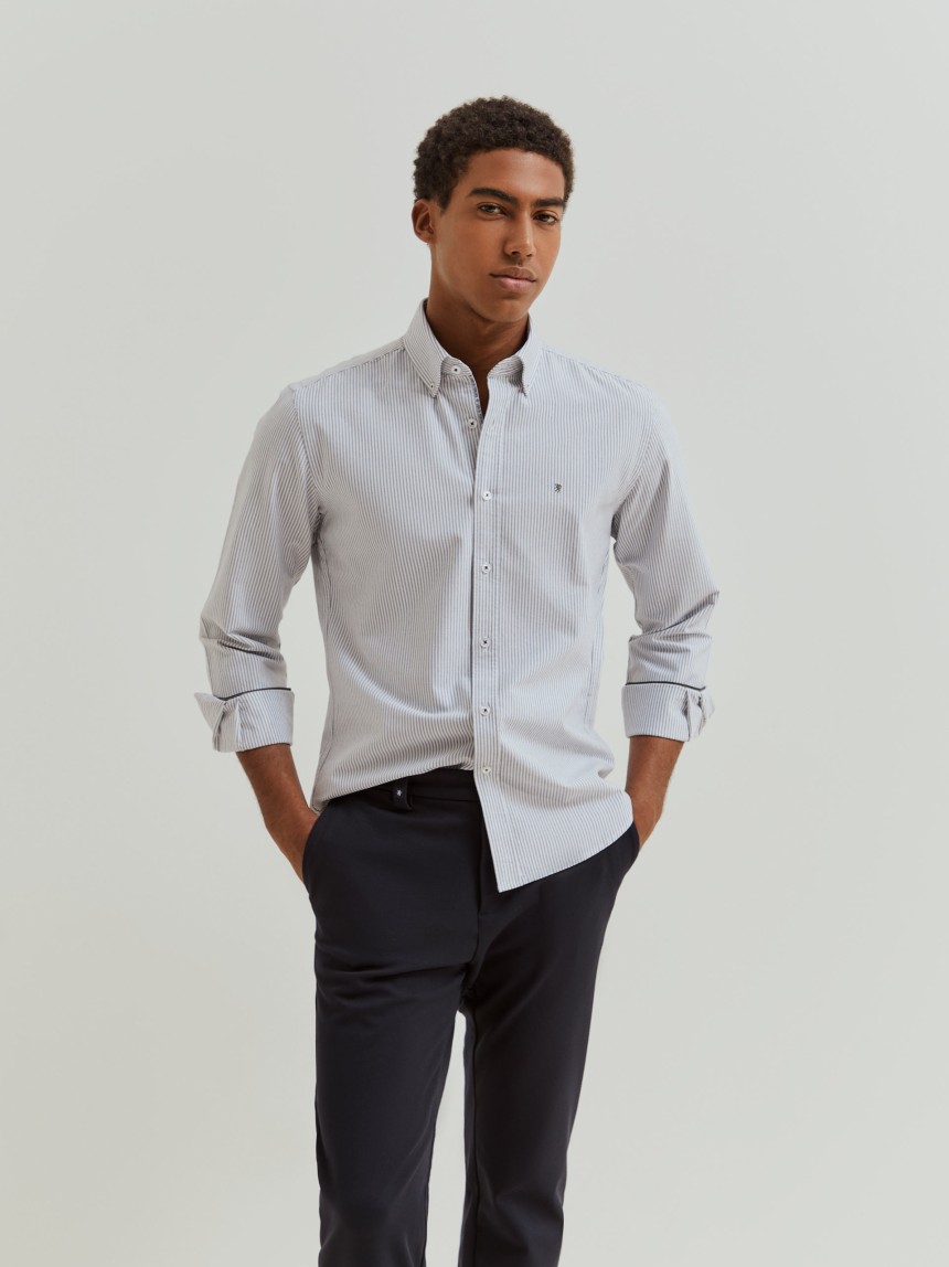 Camisa slim fit �s riscas