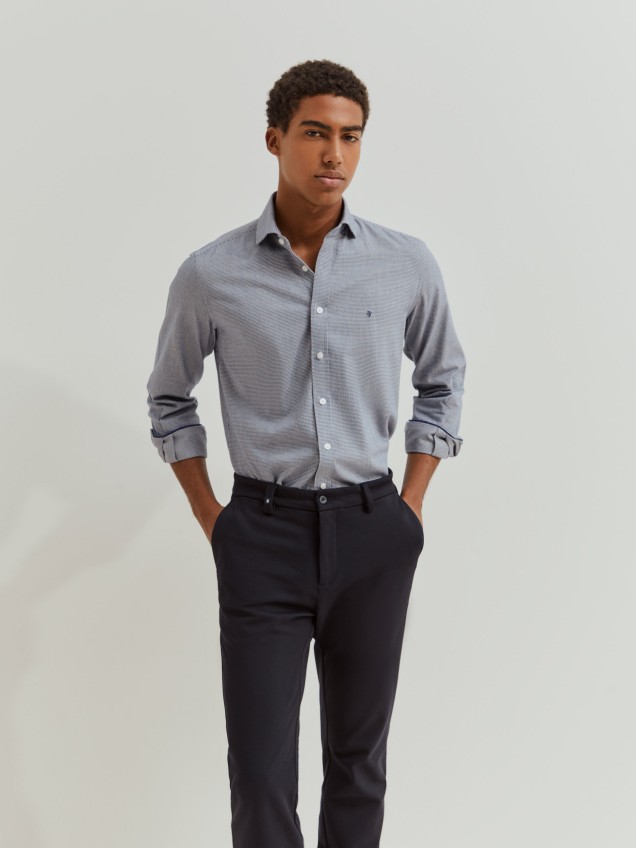 Camisa slim fit micropadrão