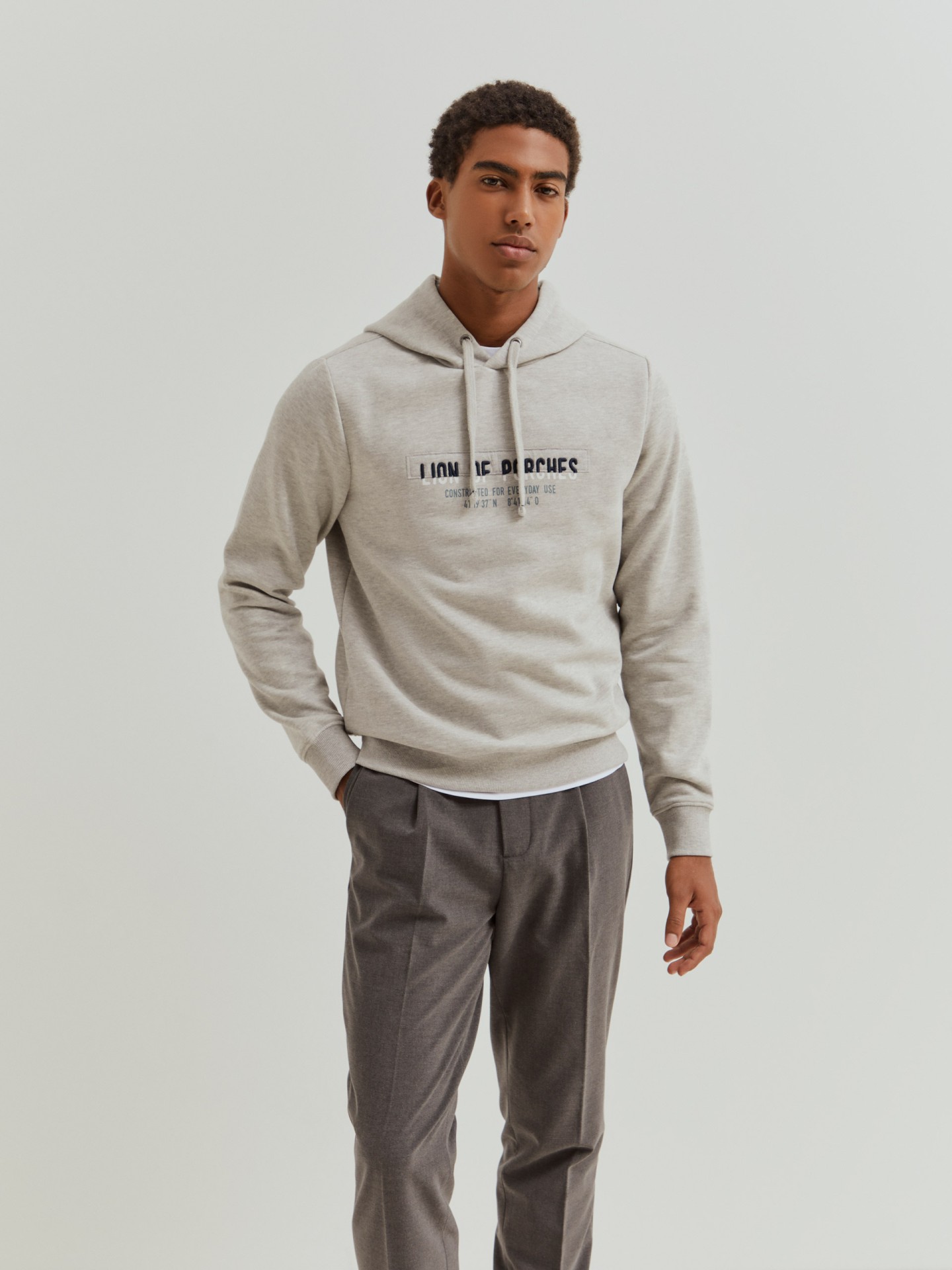Sweatshirt com capuz