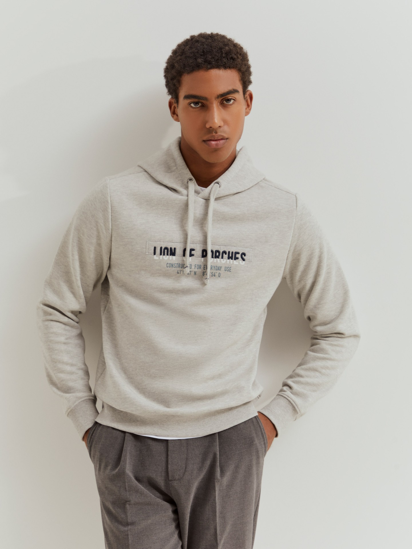 Sweatshirt com capuz