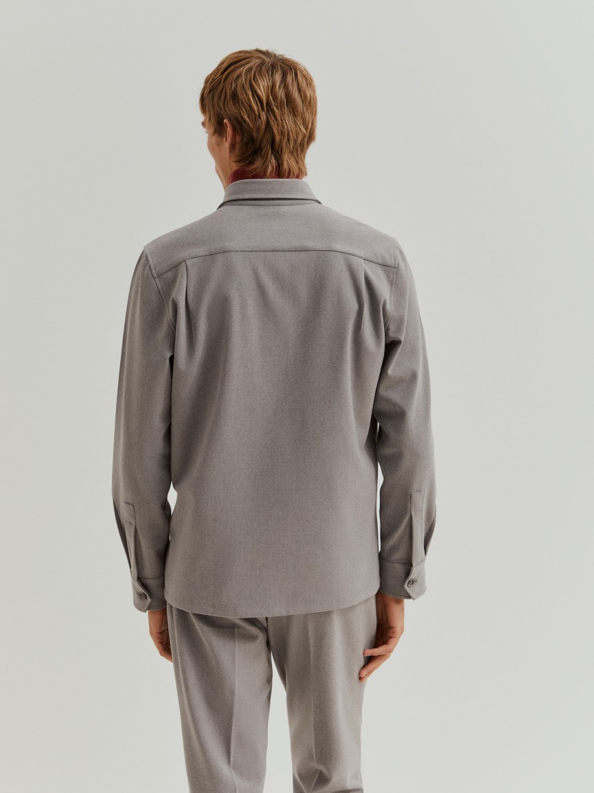 Sobrecamisa com bolsos