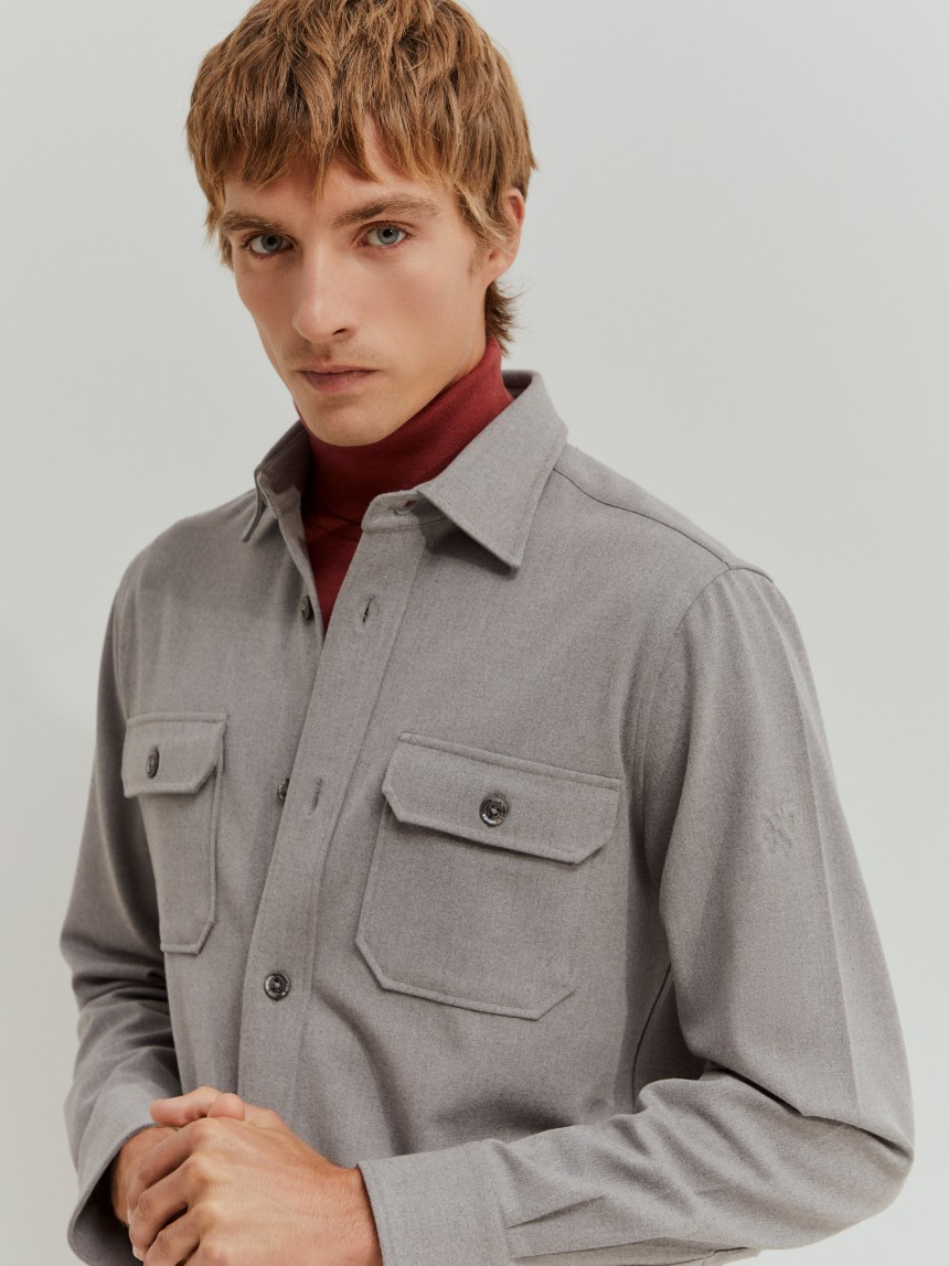 Sobrecamisa com bolsos