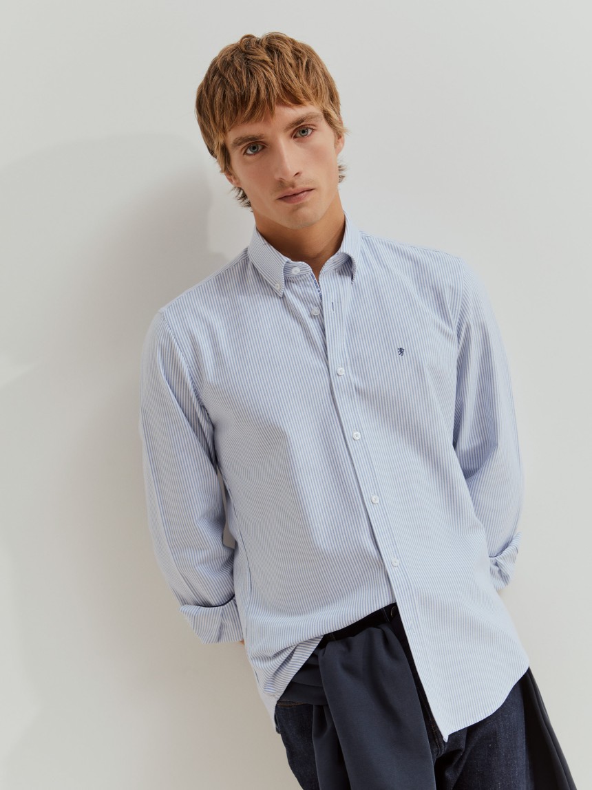 Camisa slim fit �s riscas