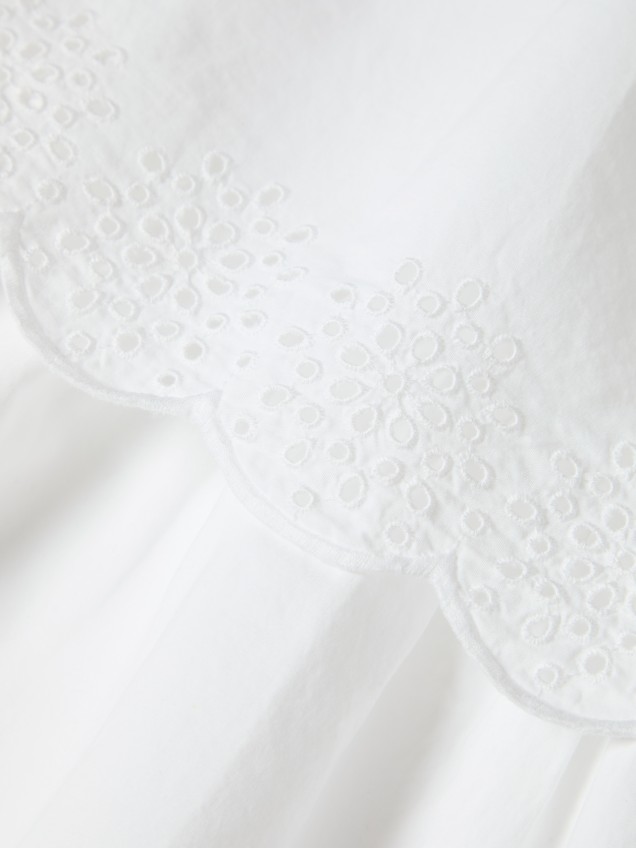 Vestido branco de bordado inglês