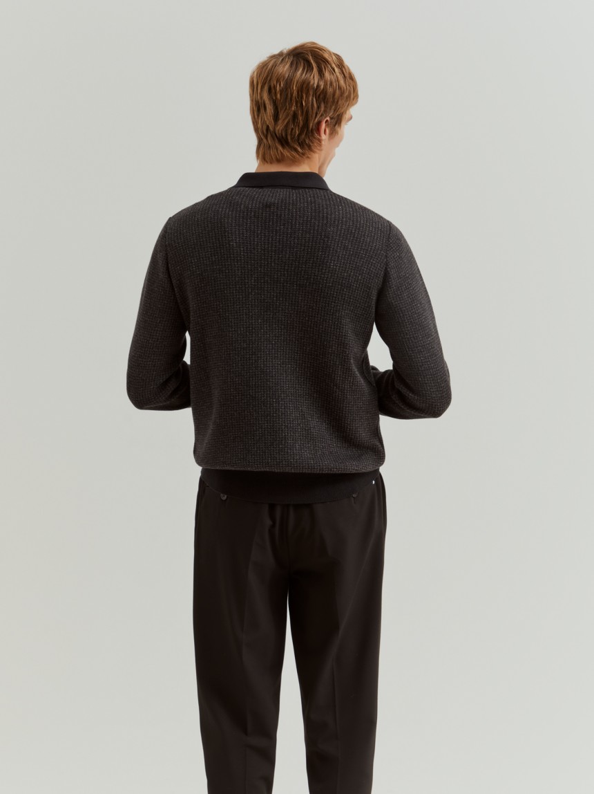 Two-colour knitted polo shirt