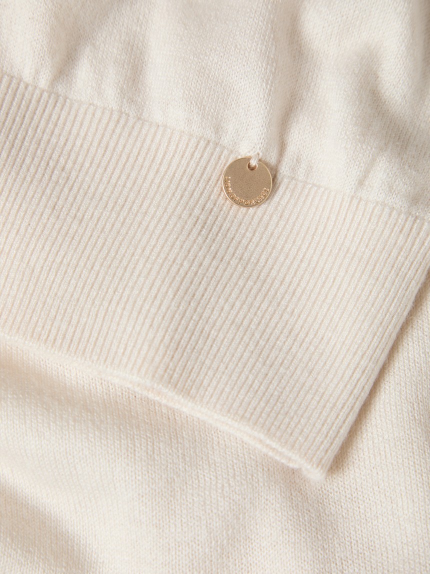 V-neck pullover
