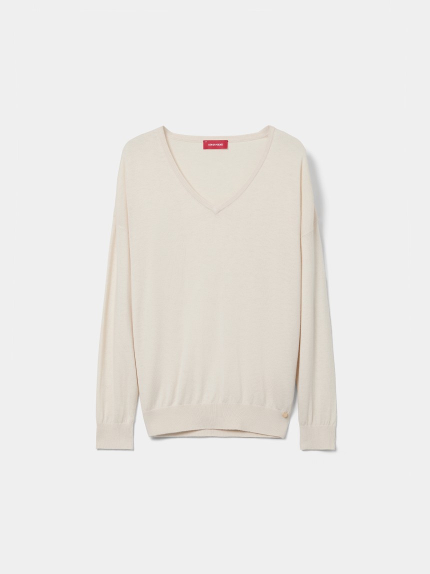 V-neck pullover