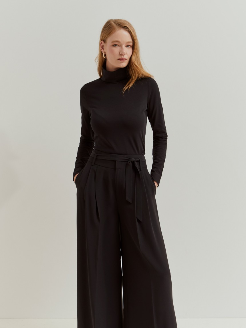 High-neck sweater