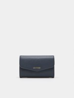 Clutch with removable strap