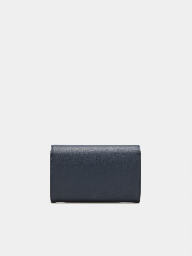 Clutch with removable strap