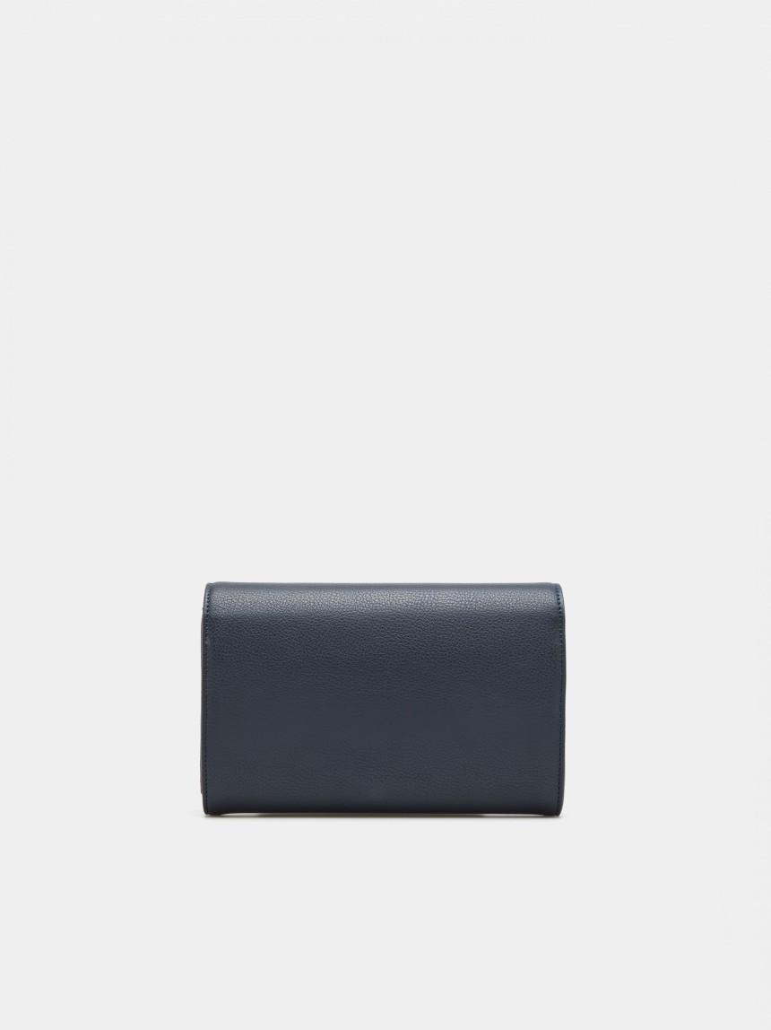 Clutch with removable strap