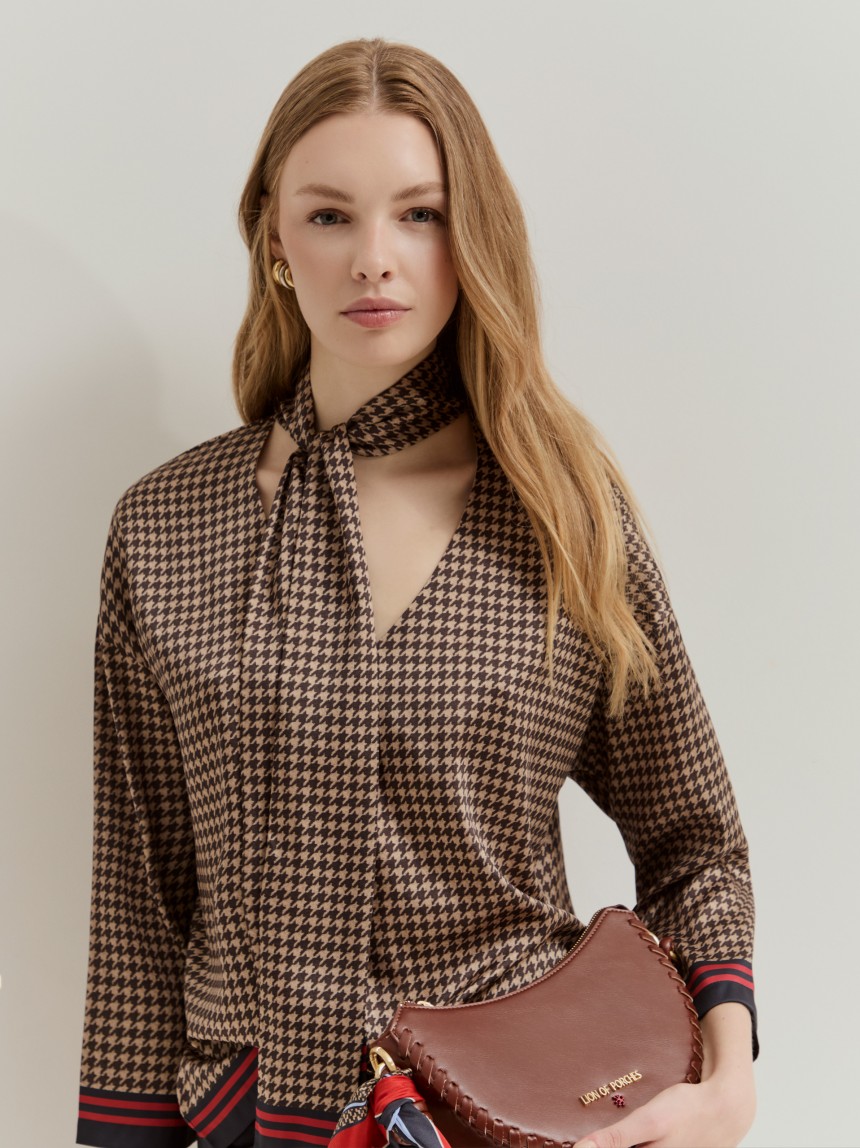 Blusa com padr�o pied-de-poule