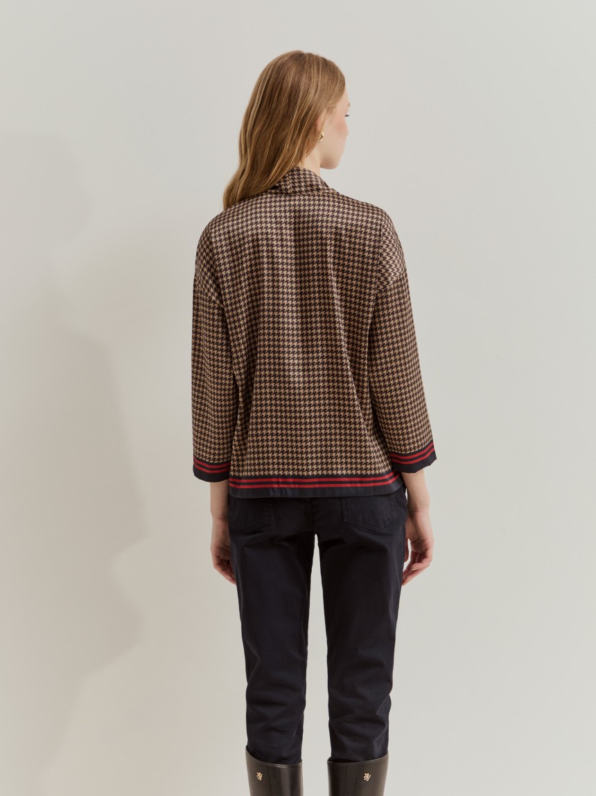 Blusa com padr�o pied-de-poule