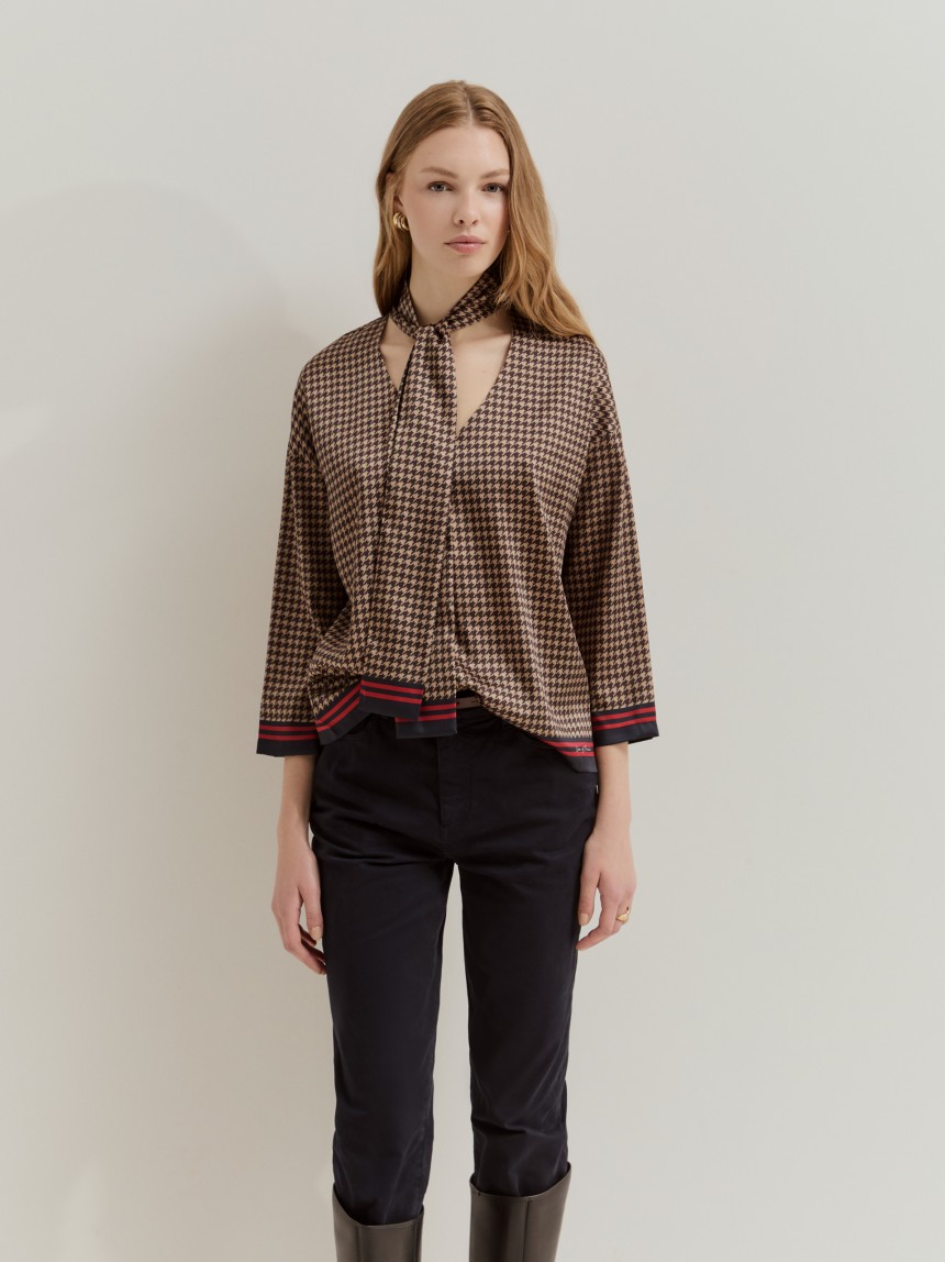 Blusa com padr�o pied-de-poule
