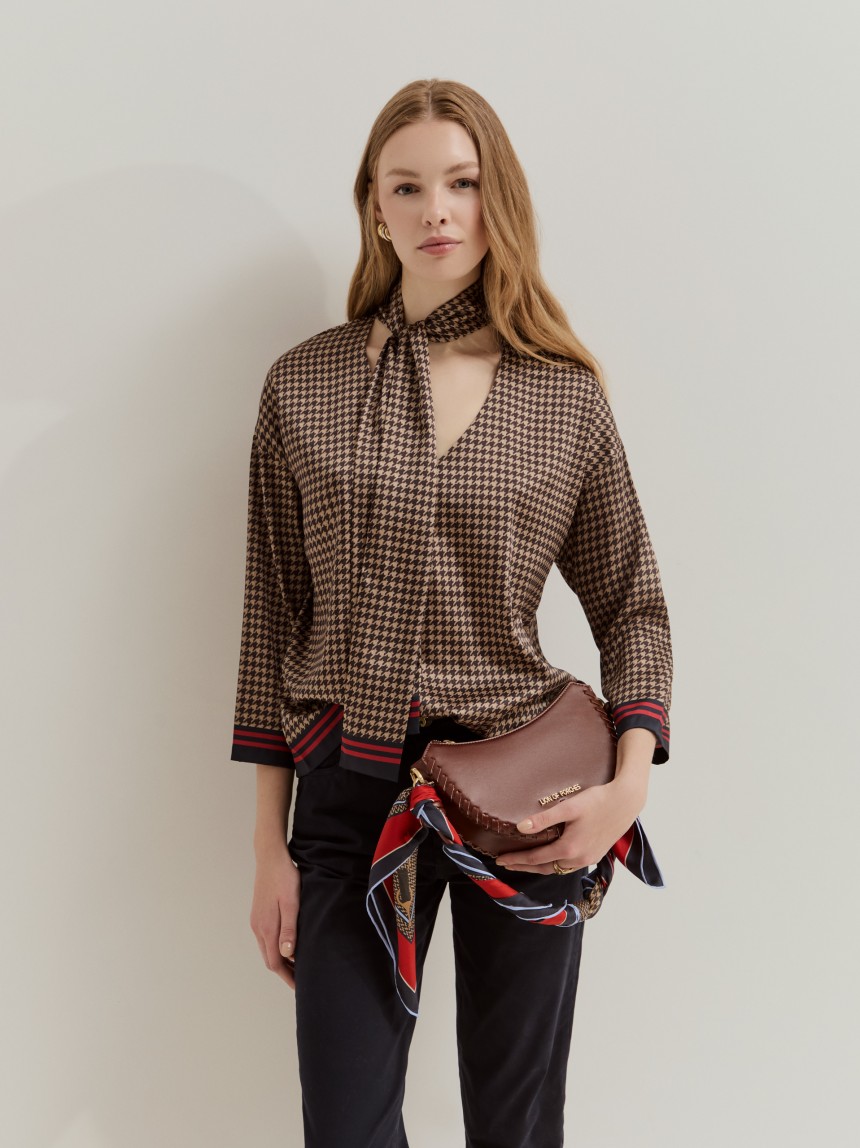 Blusa com padr�o pied-de-poule