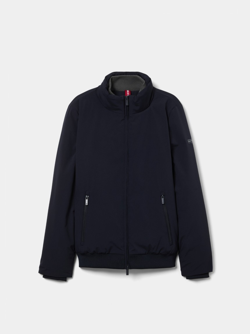 Blus�o em tecido t�cnico