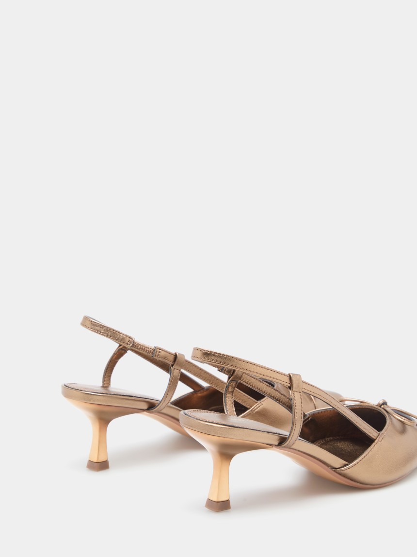 Sapatos de salto baixo
