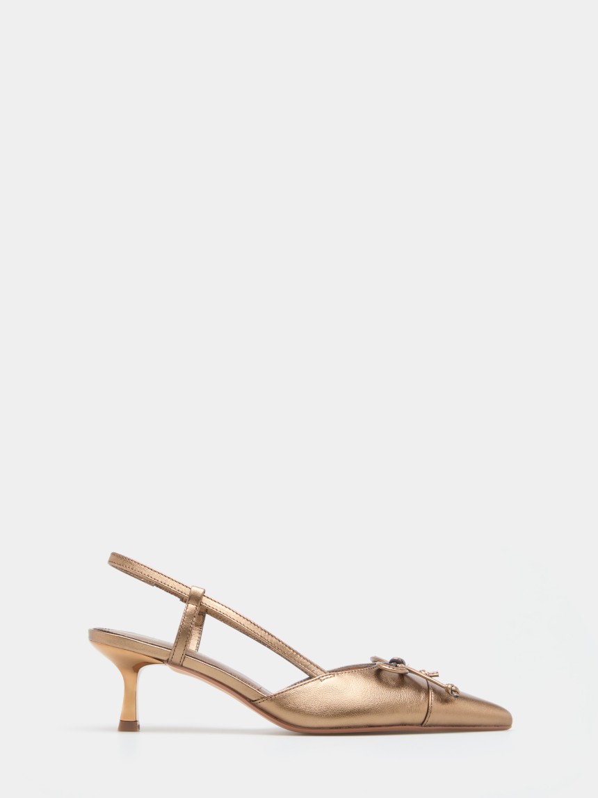 Sapatos de salto baixo