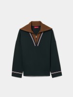 Knitted jumper with fastening