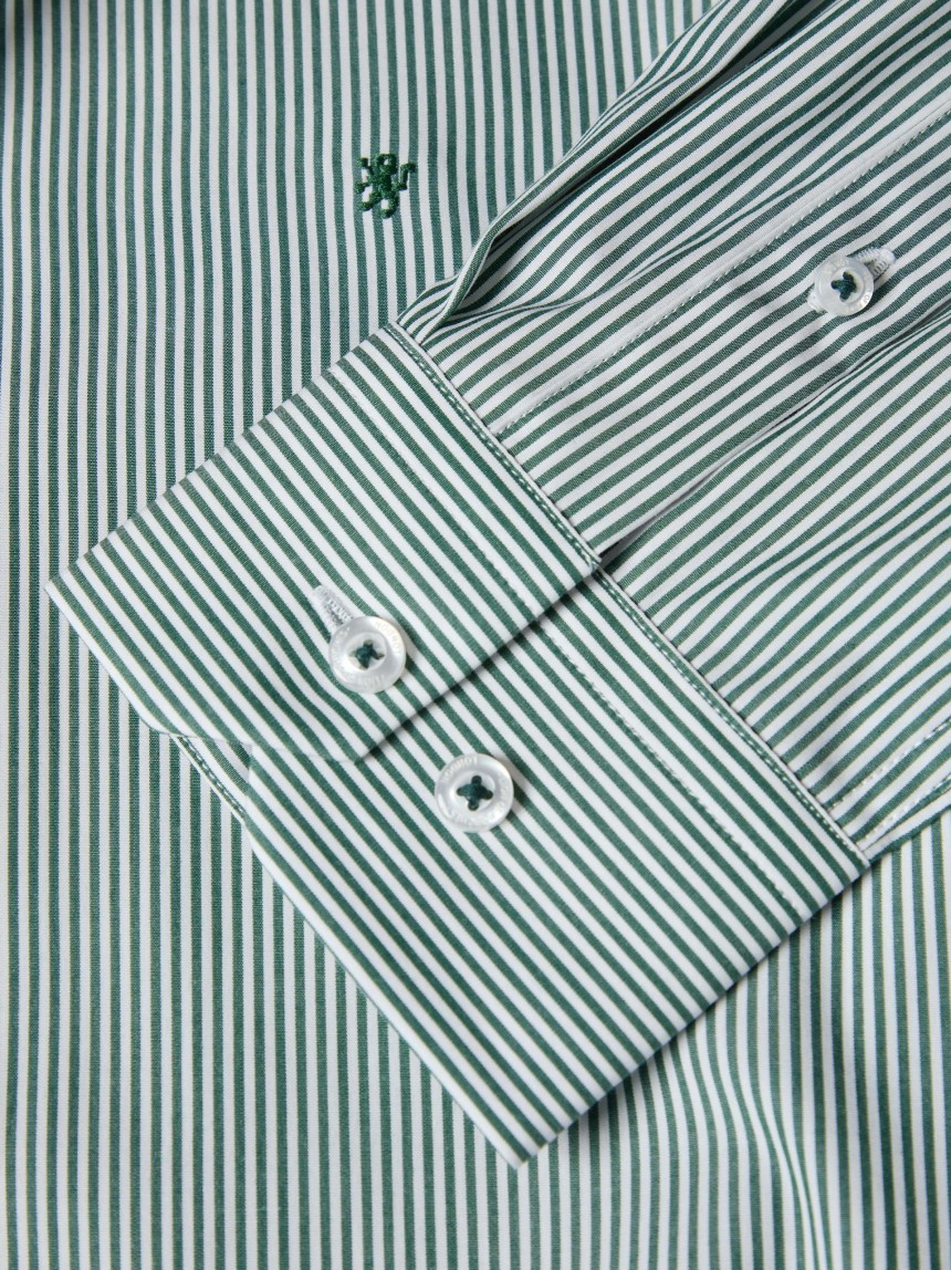 Camisa de corte ajustado a rayas