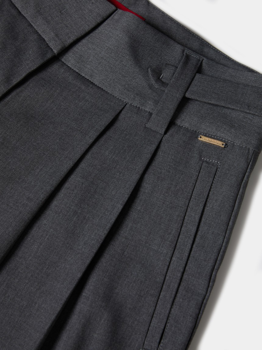 Wide-leg trousers with pleats