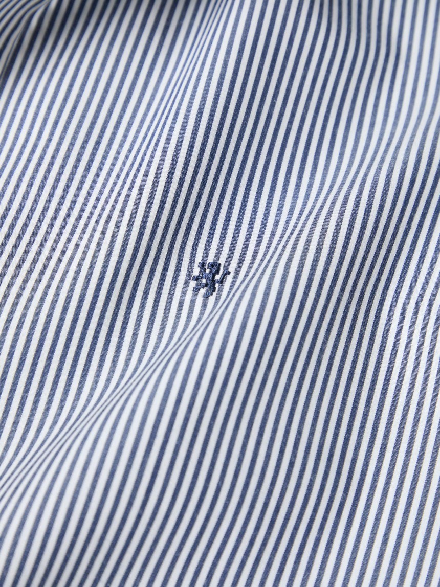 Camisa de corte ajustado a rayas